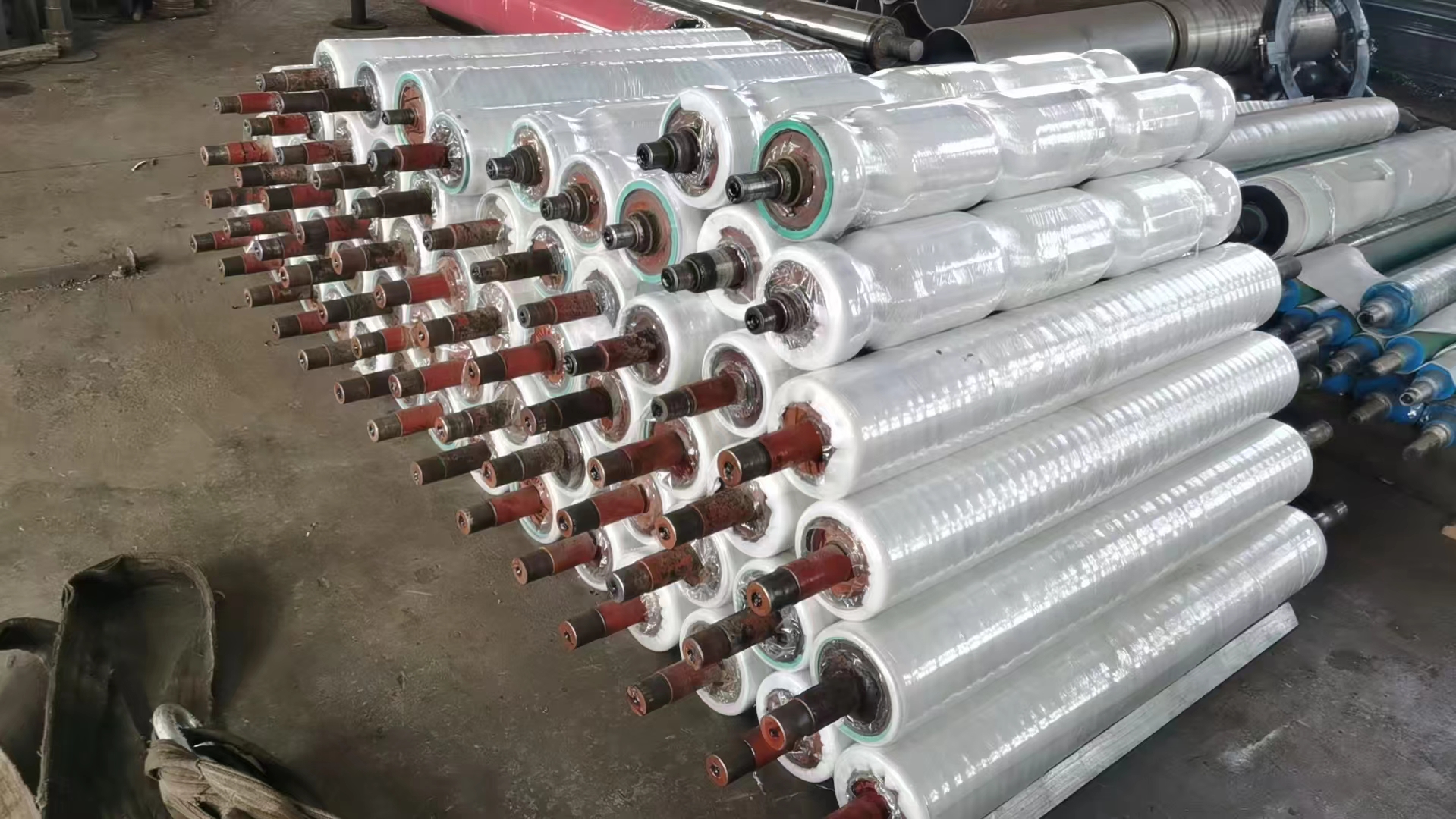 输送机托辊包胶生产线